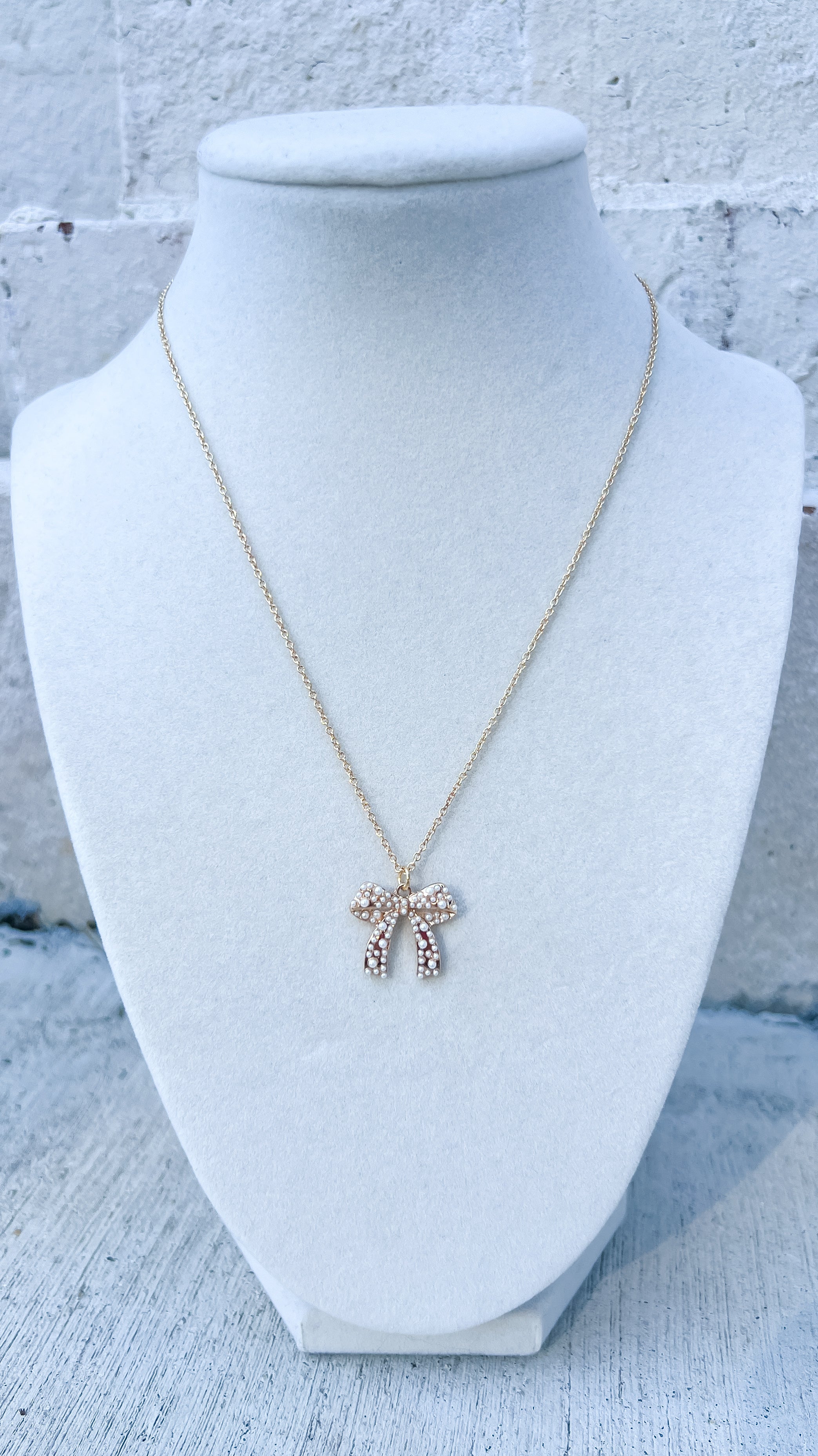 Lohan Pearl Bow Necklace