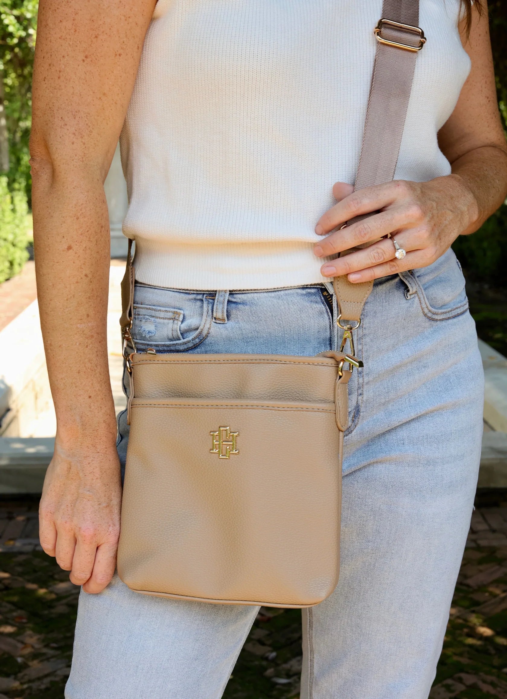 Briggs Tan Crossbody