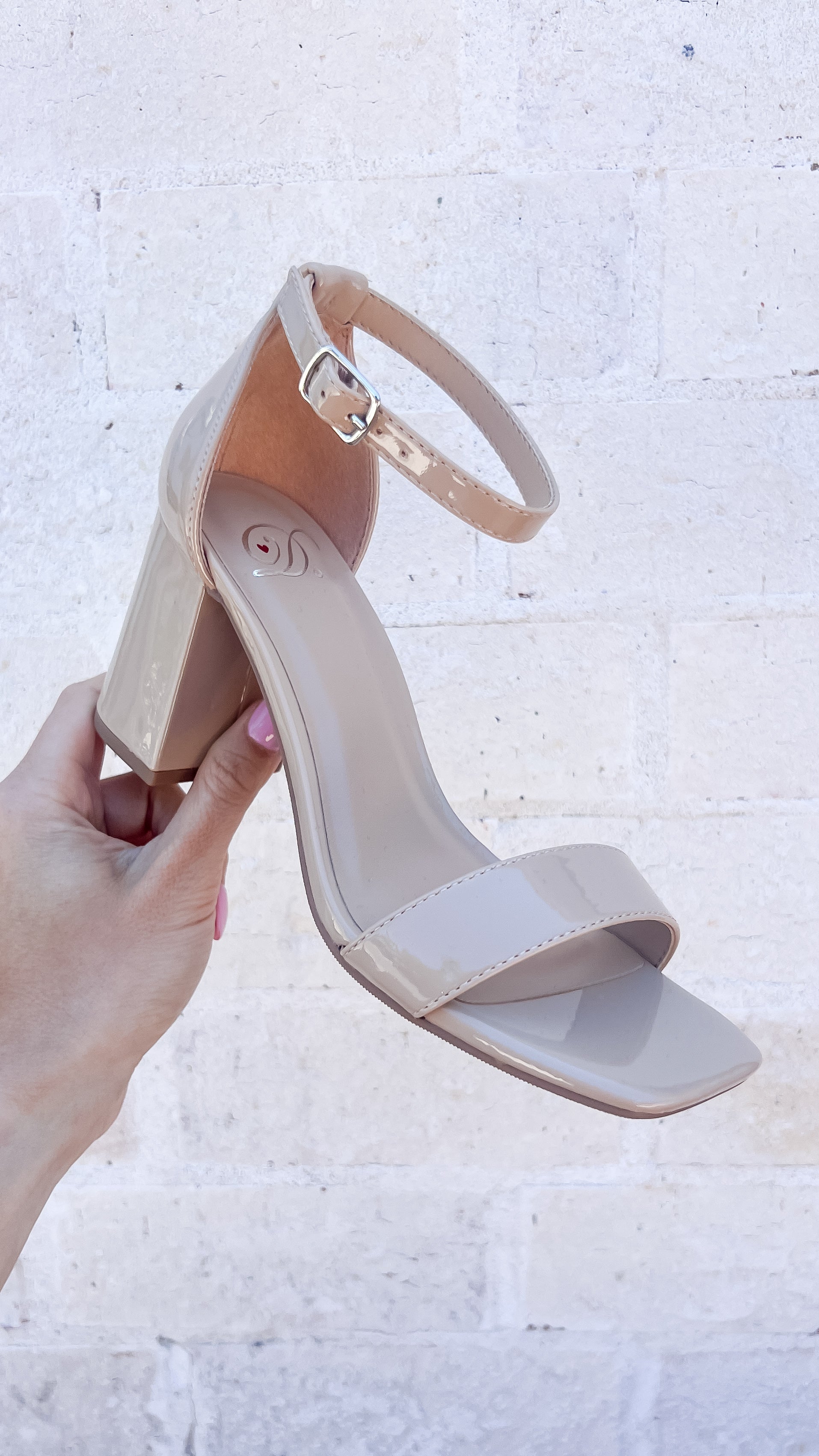 LUCY DARK BEIGE PATENT LEATHER BLOCK HEEL