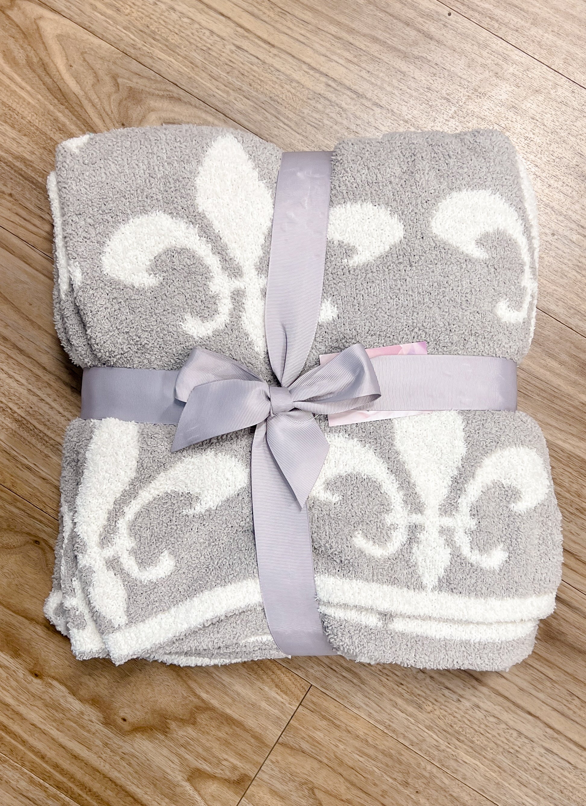 Super Soft Fleur De Lis Knit Blanket