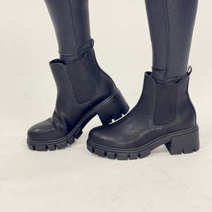 Ivy Black Chelsea Boots