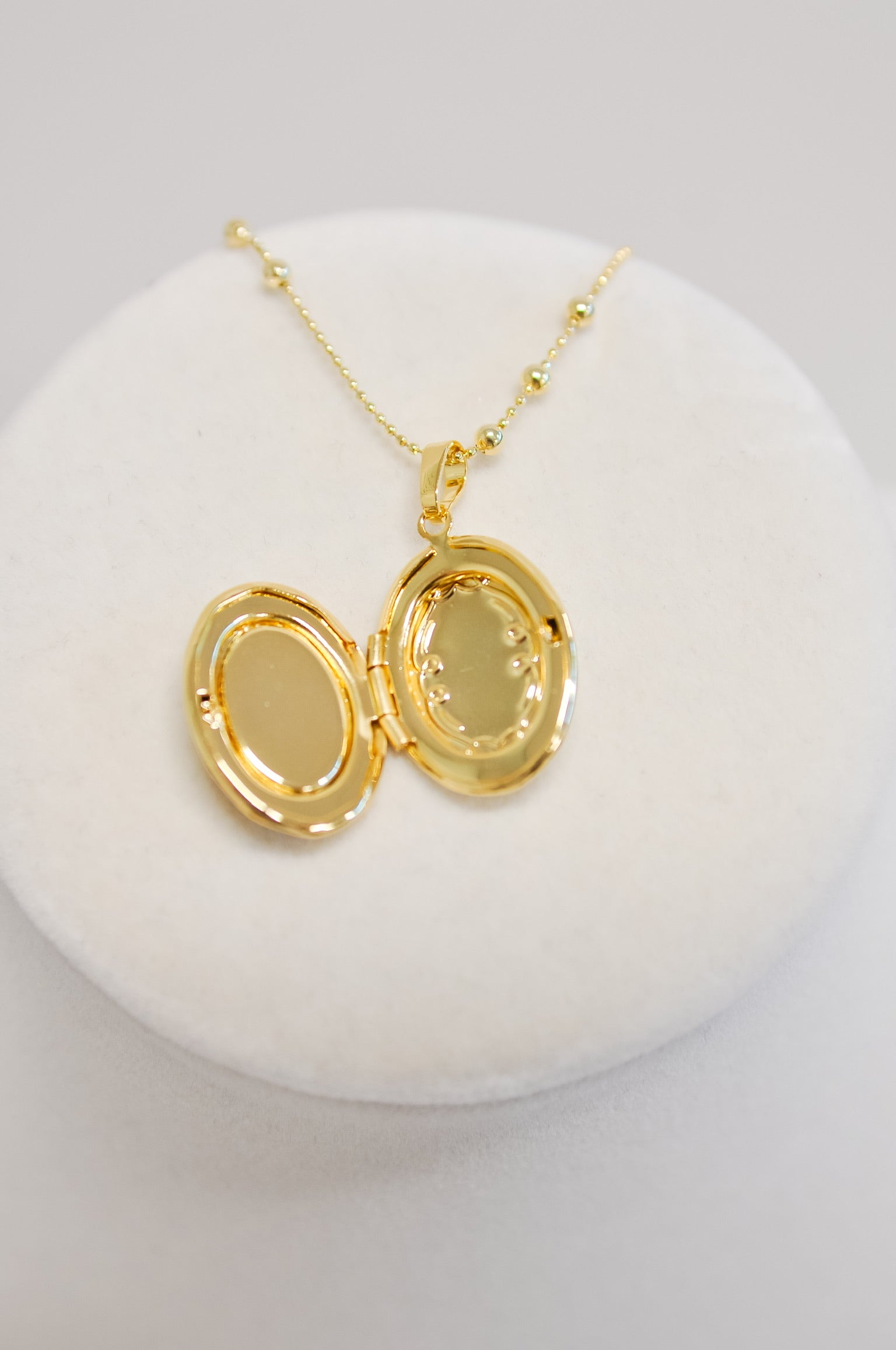 Locket Pearl Necklace