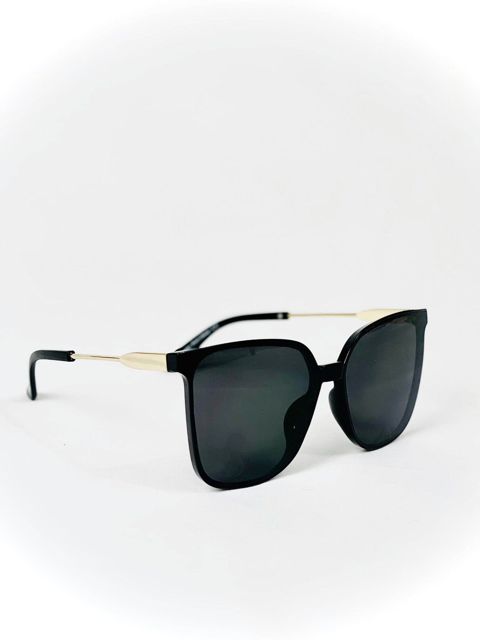 On The Boardwalk Black/Gold Sunglasses